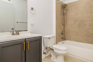 1122 W Catalpa Ave, Chicago, IL 60640 - Photo 5