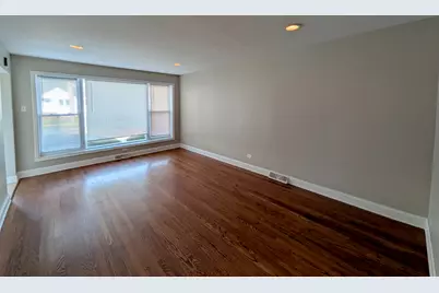 8825 S California Avenue, Evergreen Park, IL 60805 - Photo 3