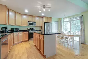 210 Shadow Creek Circle, Vernon Hills, IL 60061 - Photo 13
