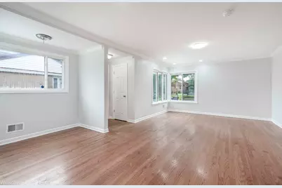 7261 N East Prairie Road, Lincolnwood, IL 60712 - Photo 13