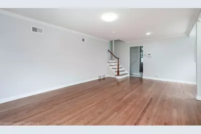 7261 N East Prairie Road, Lincolnwood, IL 60712 - Photo 15