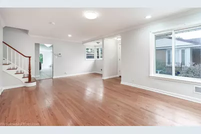 7261 N East Prairie Road, Lincolnwood, IL 60712 - Photo 11