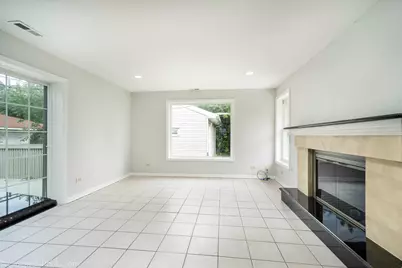 7261 N East Prairie Road, Lincolnwood, IL 60712 - Photo 9