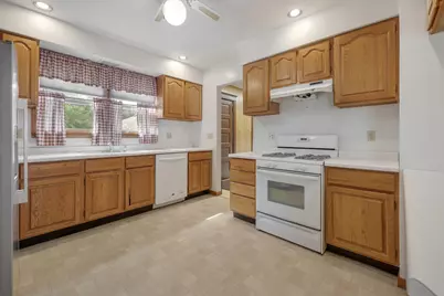 302 N State Street, Marengo, IL 60152 - Photo 9