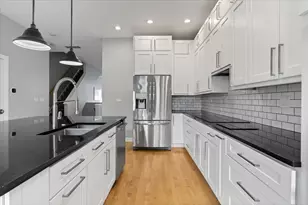 363 W Superior St, Chicago, IL 60654 - Photo 11