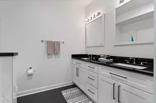363 W Superior St, Chicago, IL 60654 - Photo 19