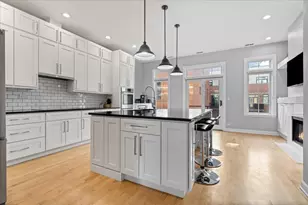 363 W Superior St, Chicago, IL 60654 - Photo 9