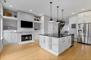363 W Superior St, Chicago, IL 60654 - Photo 13