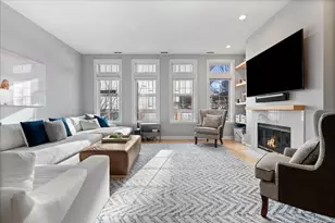 363 W Superior St, Chicago, IL 60654 - Photo 5
