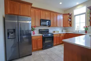 155 Festival Ct, Elgin, IL 60120 - Photo 3