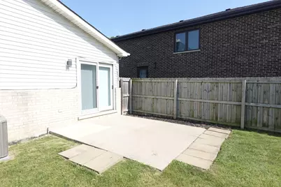 9800 S Artesian Avenue, Evergreen Park, IL 60805 - Photo 3