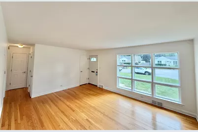 5816 W Greenleaf Avenue, Chicago, IL 60646 - Photo 3