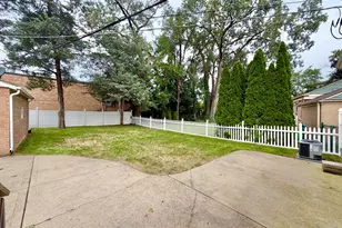 5816 W Greenleaf Ave, Chicago, IL 60646 - Photo 21