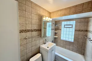 5816 W Greenleaf Ave, Chicago, IL 60646 - Photo 9