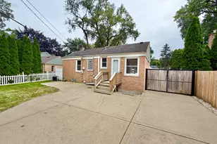 5816 W Greenleaf Ave, Chicago, IL 60646 - Photo 19