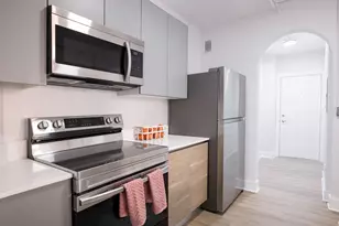 1357 W Estes Ave, Chicago, IL 60626 - Photo 5
