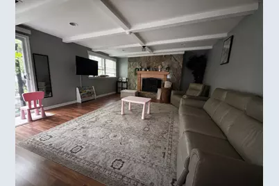324 N Emerald Avenue, Mundelein, IL 60060 - Photo 3