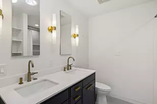 1319 N Sandburg Terrace, Chicago, IL 60610 - Photo 9