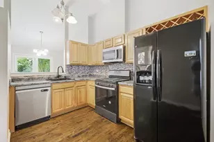 610 Lyon Ct, Buffalo Grove, IL 60089 - Photo 5