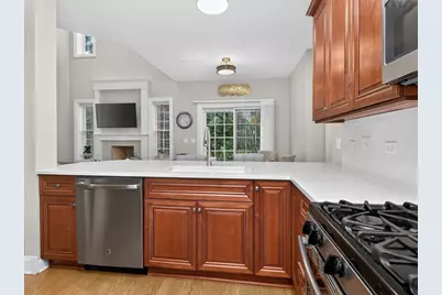 1205 Charleston Court, Westmont, IL 60559 - Photo 9