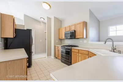 1006 Parkhill Circle #1006, Aurora, IL 60502 - Photo 5