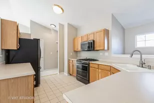 1006 Park Hill Cir, Aurora, IL 60502 - Photo 5