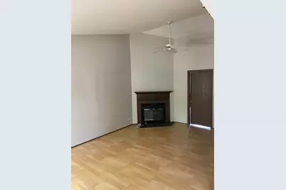 [Address not provided], Glendale Heights, IL 60139 - Photo 3