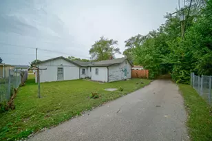 2726 9th St, Rockford, IL 61109 - Photo 5