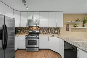 80 Commonwealth Ct, Vernon Hills, IL 60061 - Photo 3