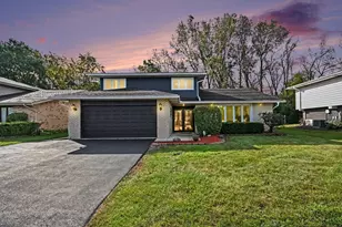 8533 W Sun Valley Dr, Palos Hills, IL 60465 - Photo 1