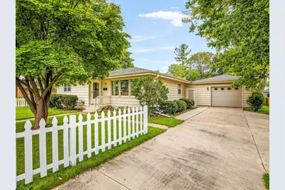 611 E 6th Street, Belvidere, IL 61008 - Photo 1