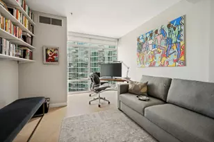 510 W Erie St, Chicago, IL 60654 - Photo 17