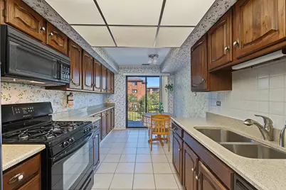 101 Old Oak Drive #215, Buffalo Grove, IL 60089 - Photo 9