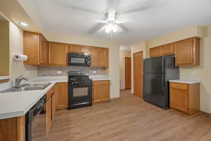 26 Tyler Ct, Streamwood, IL 60107 - Photo 7