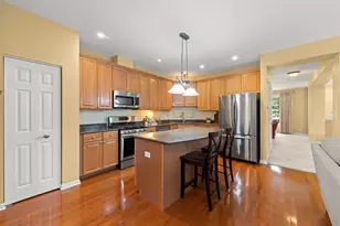 353 Bradbury Ln, Bartlett, IL 60103 - Photo 9
