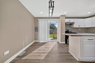17089 Crane Ave, Hazel Crest, IL 60429 - Photo 9