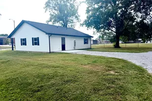 868 E 2nd St, Centralia, IL 62801 - Photo 3