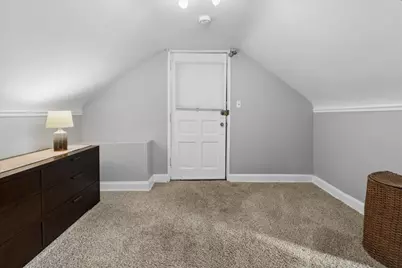 2442 W Berenice Avenue, Chicago, IL 60618 - Photo 11