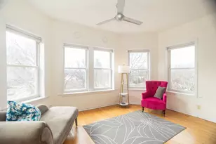 2734 W Argyle St, Chicago, IL 60625 - Photo 3