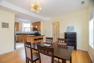 2734 W Argyle St, Chicago, IL 60625 - Photo 9