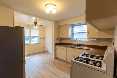 2433 S Keystone Avenue, North Riverside, IL 60546 - Photo 3