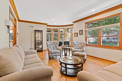 390 Grandview Avenue, Glen Ellyn, IL 60137 - Photo 9