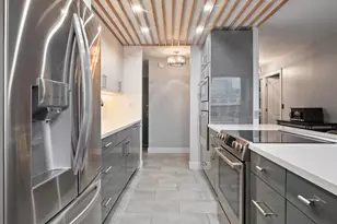 222 E Pearson St, Chicago, IL 60611 - Photo 5