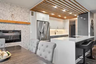 222 E Pearson St, Chicago, IL 60611 - Photo 3