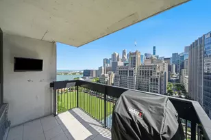 222 E Pearson St, Chicago, IL 60611 - Photo 9