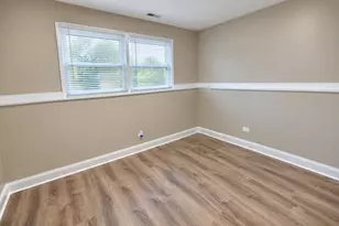 711 Southwind Dr, Carpentersville, IL 60110 - Photo 17