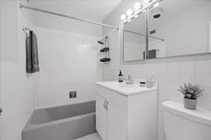 555 W Cornelia Ave, Chicago, IL 60657 - Photo 11
