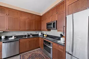 807 Davis St, Evanston, IL 60201 - Photo 5