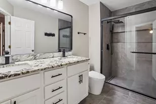 210 Glasgow Ln, Schaumburg, IL 60194 - Photo 9