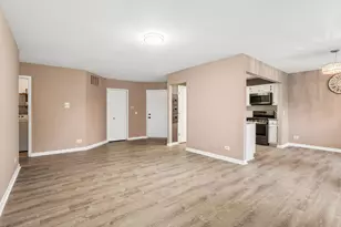 210 Glasgow Ln, Schaumburg, IL 60194 - Photo 3